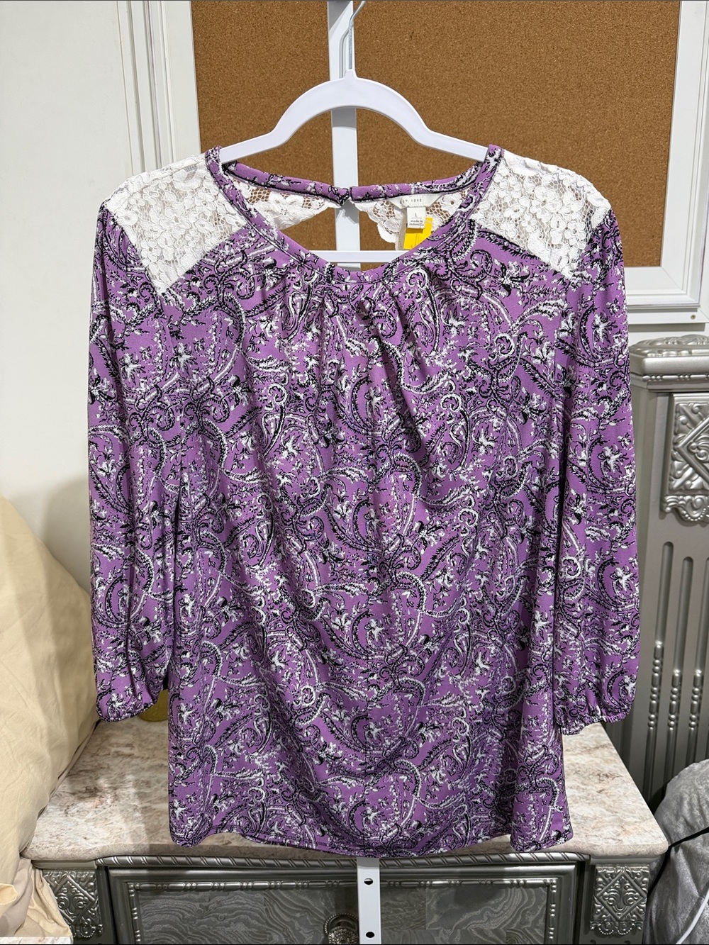🚨(5/$10) Cato Lace Keyhole Blouse Size L